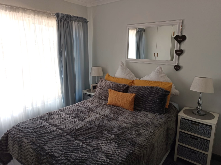 2 Bedroom Property for Sale in Hartenbos Central Western Cape